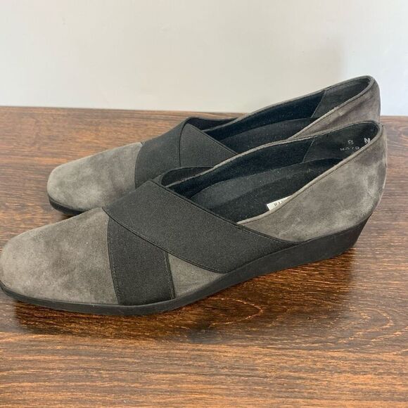 Munro American Suede Low Wedge Shoe Size 8 Narrow - Picture 4 of 11